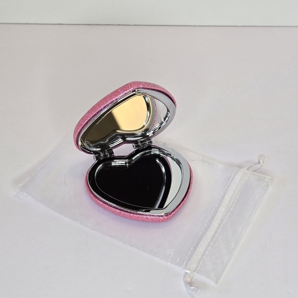 Pink Heart-Shaped Compact Mirror - Picture 11 of 11